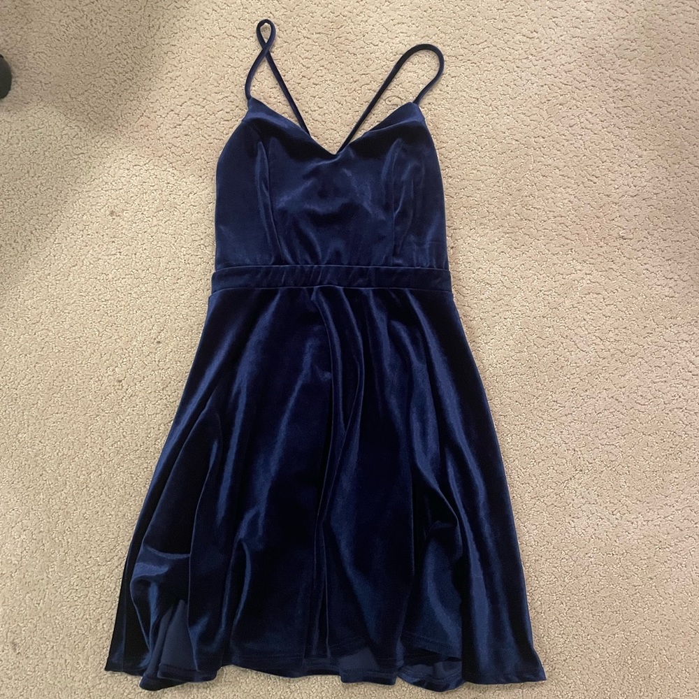 Urban Outfitters - Navy velvet dress - XS - Perfect condition - worn once